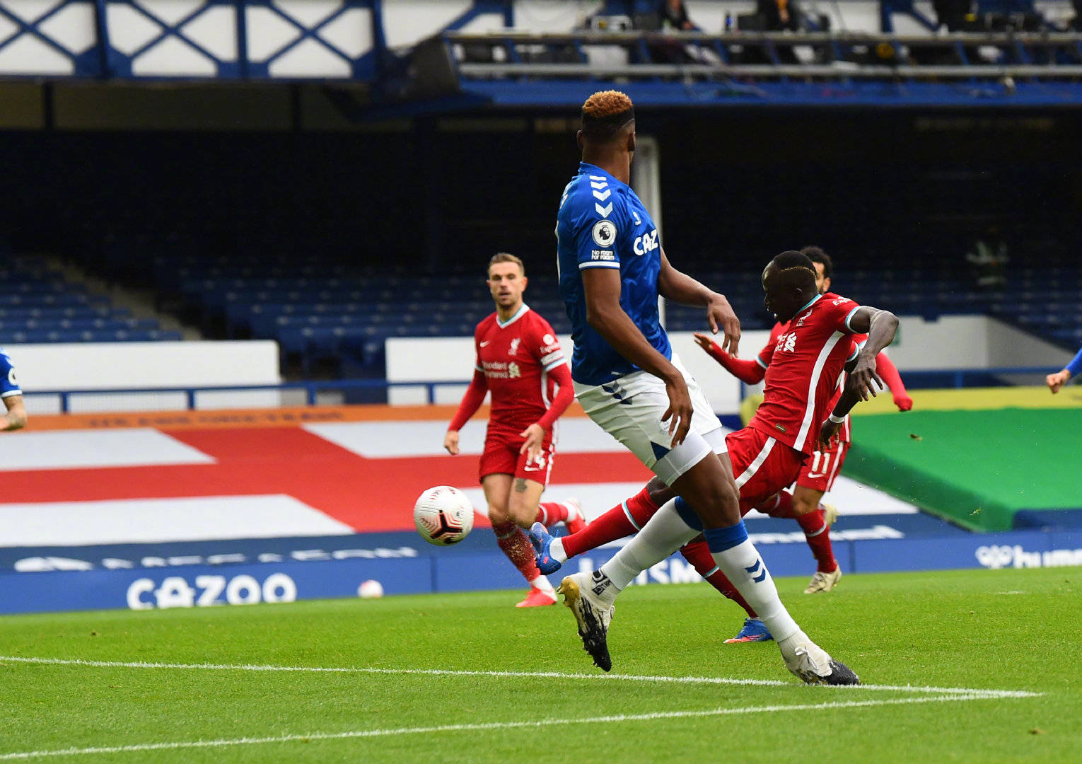 尤其是后防 尤其是后防